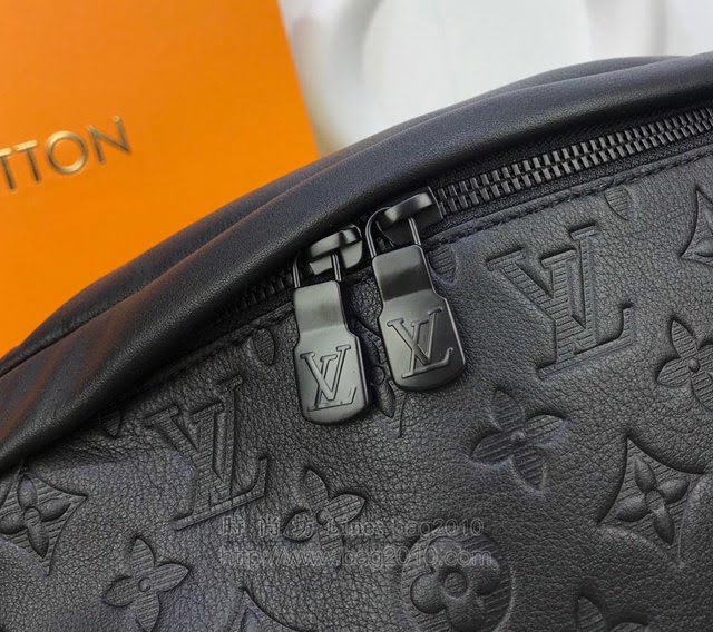 LV腰包 M44388 路易威登Discovery腰包  Monogram Shadow壓紋小牛皮 LV斜挎包 LV肩背包  ydh2951